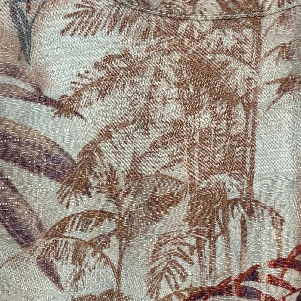 Tommy Bahama Silk Shirt Mens Medium Tan Palm Print Tropical Camp Aloha Button Up
